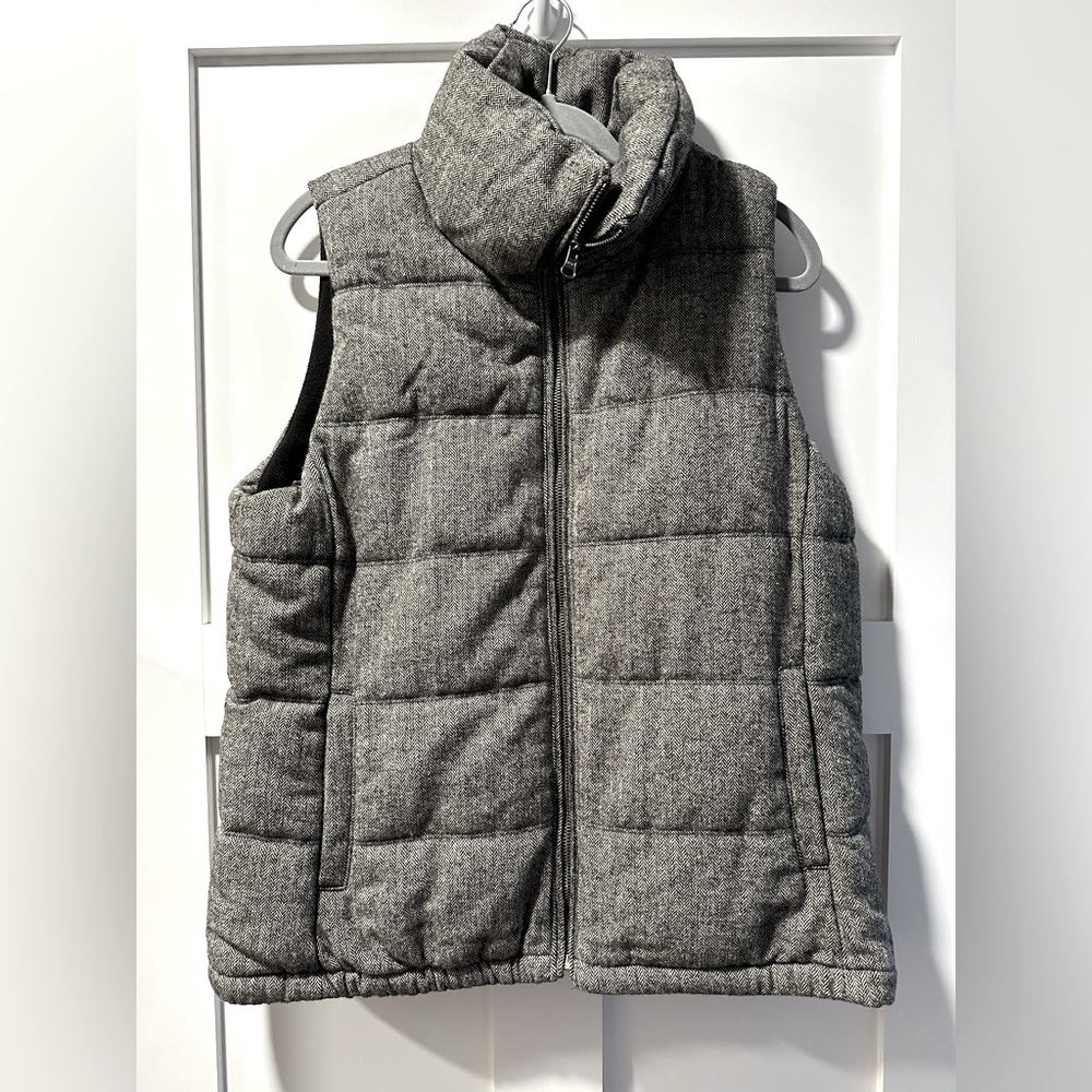 Large old navy puffy vest
